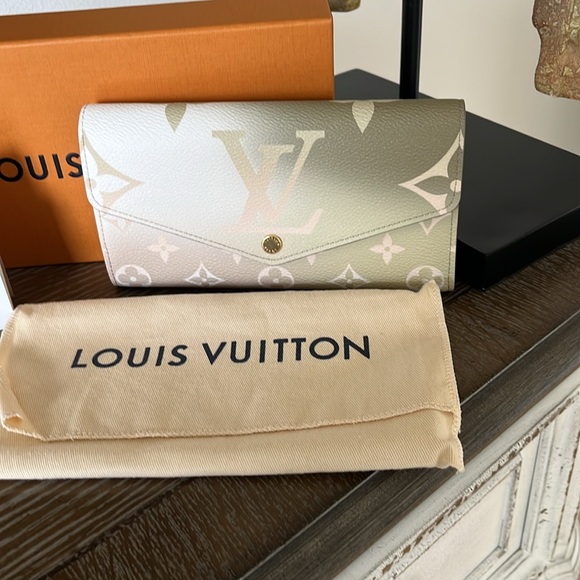 Louis Vuitton Giant Sunset Khaki Sarah Wallet